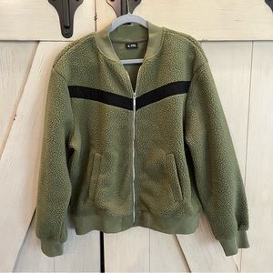 Zyia Jacket Olive Flying V Fleece Size XL